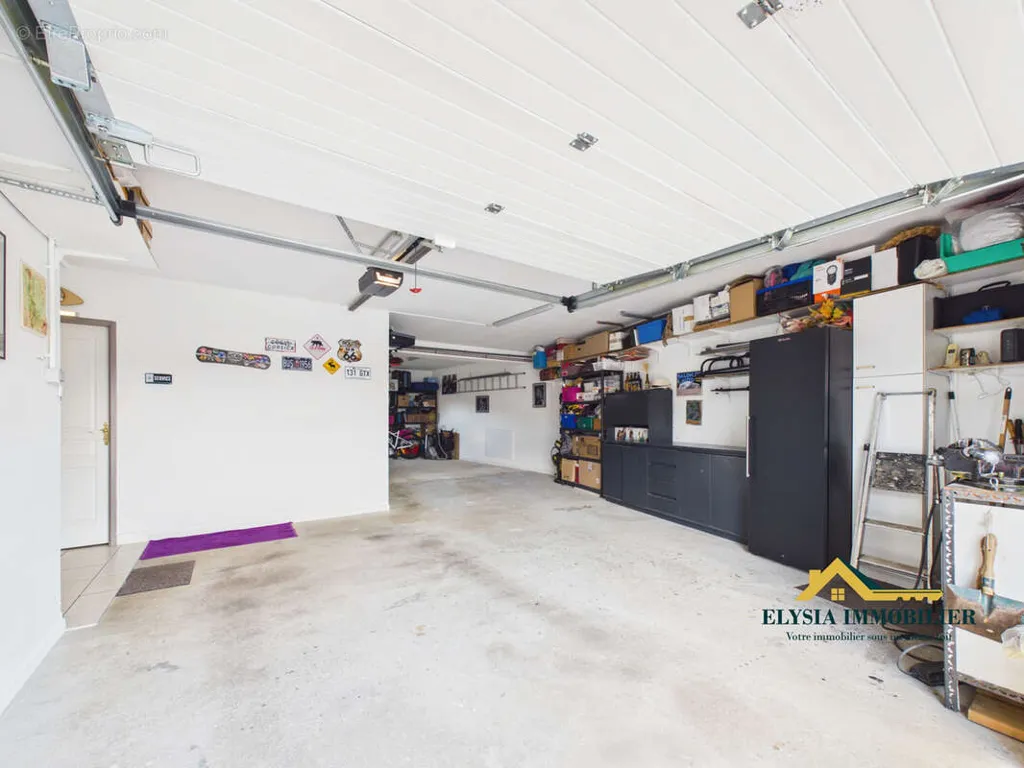 Garage - Maison Luxueuse avec Terrasse à Ludres