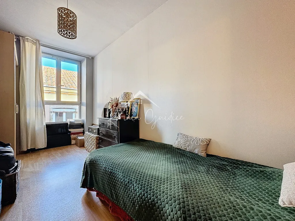 Chambres - Appartement T4 avec Vue Dégagée en Centre-ville de Millau