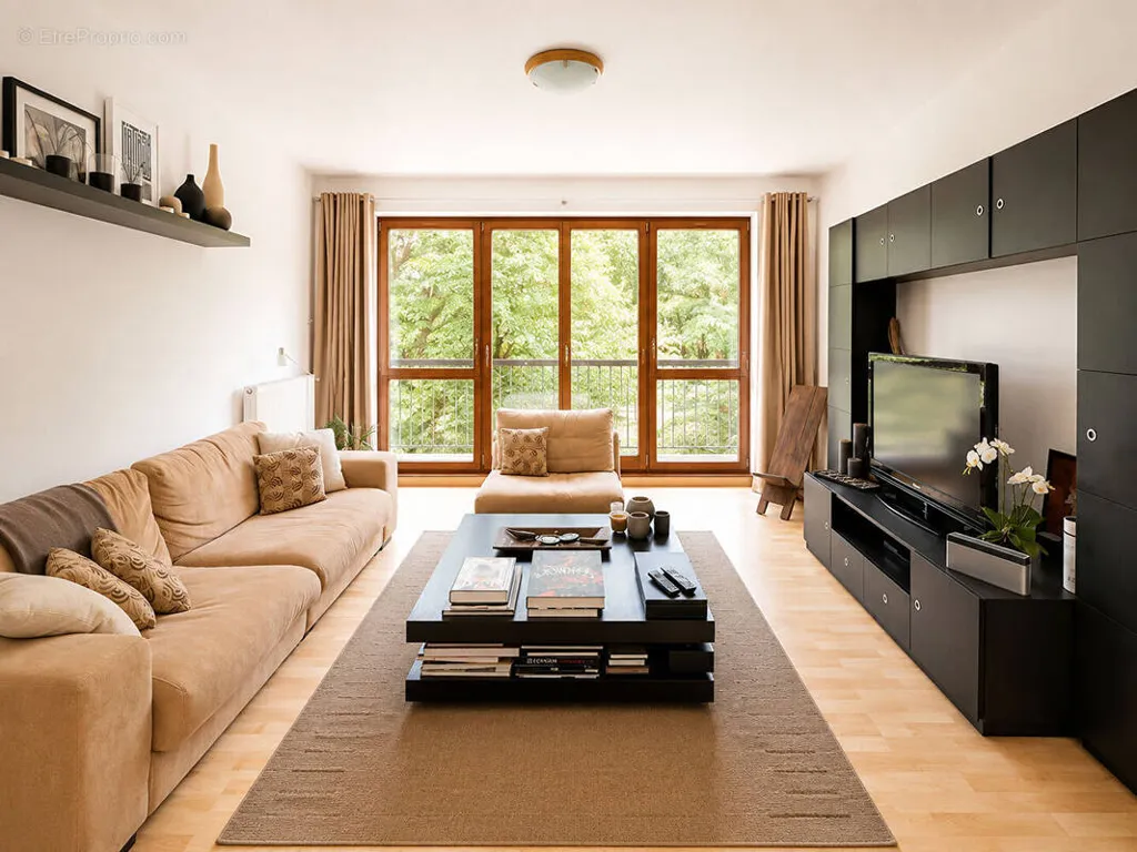 Elutuba - 3-Bed Apartment with Balcony in Montgeron