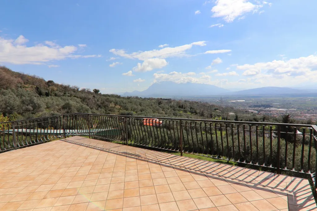 Terrass - Hilltop Villa with Panoramic Views in Eboli