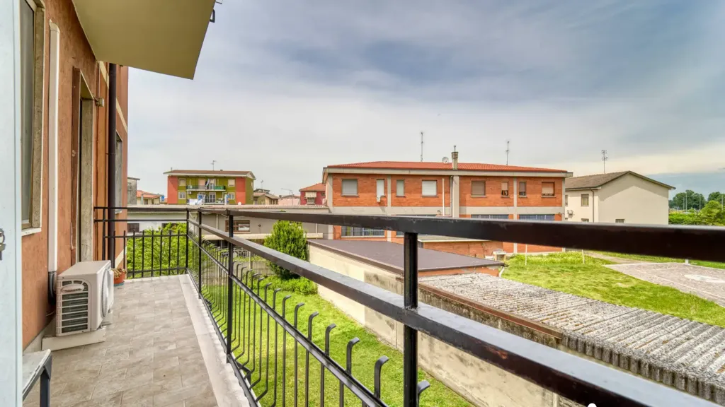 Balcon - Spacious 2-Bedroom Apartment in Casalmaiocco