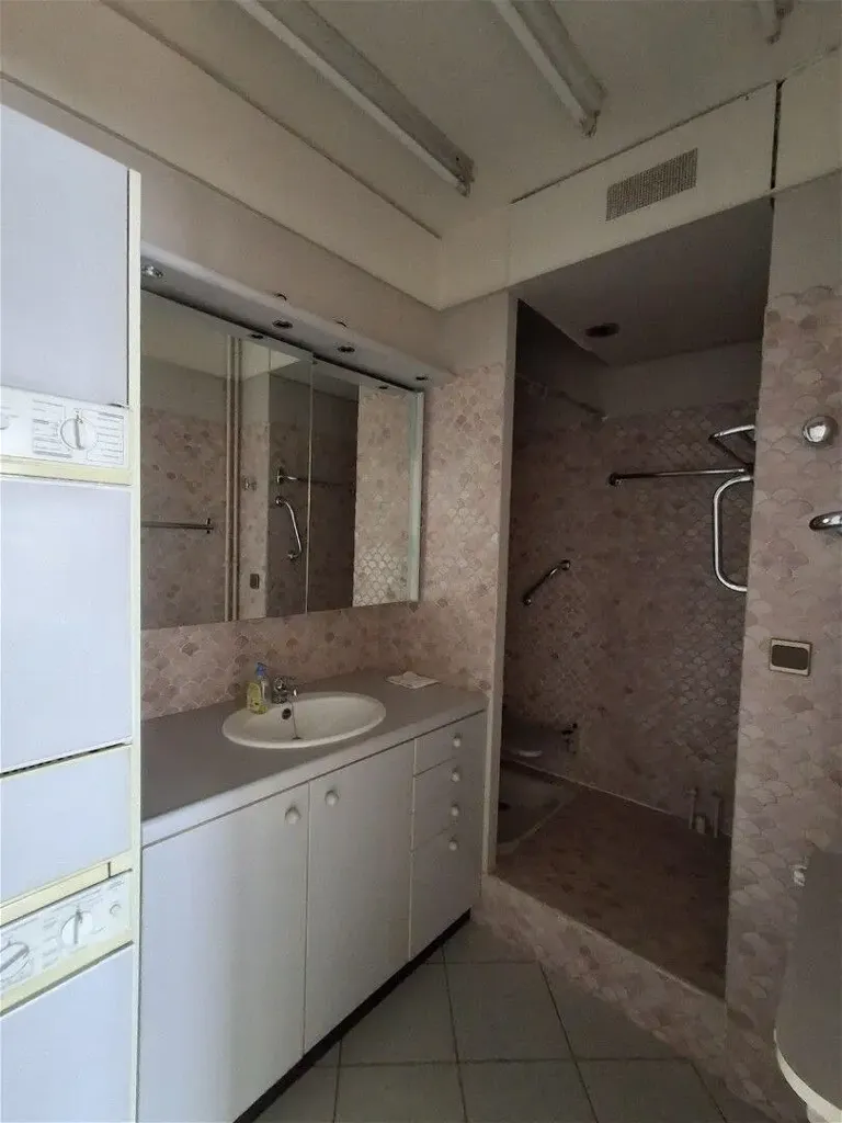 Vannitoad - Meubled 4-Piece Apartment with Balcony in Le Péage-de-Roussillon