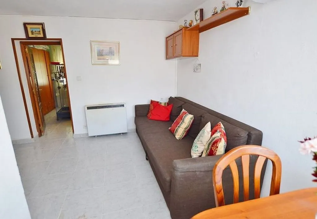 Elutuba - 2-Bed Apartment with Air Conditioning in Arcos, Madrid