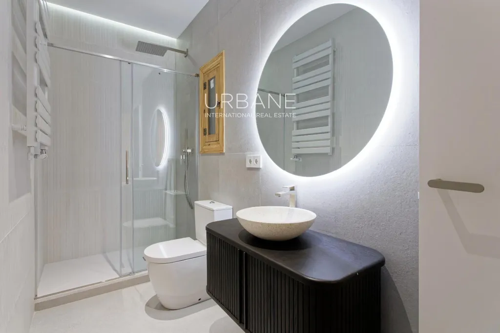 Bagni - Renovated Flat with Terraces in Eixample, Barcelona
