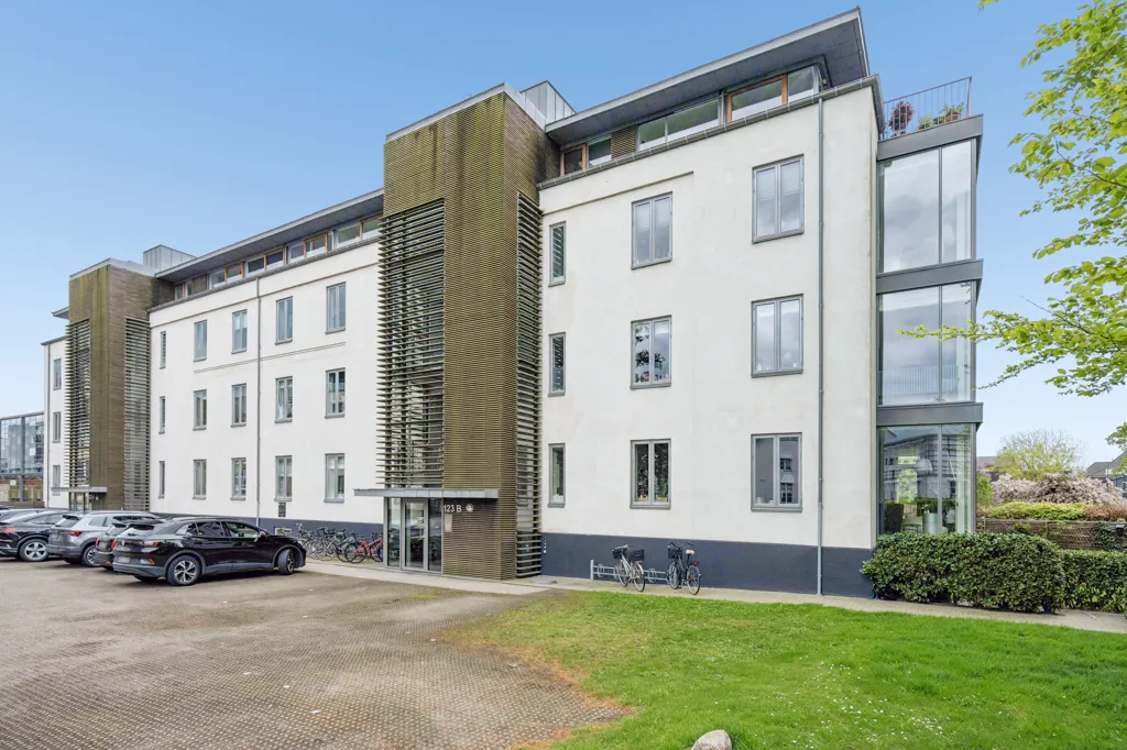 Exterior - Apartment with Balconies in Hellerup
