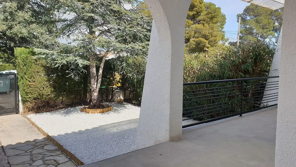 Terrasse - Modernised House with Terrace in Casalot