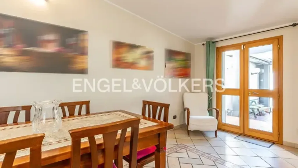 Dining Room - Villa with Private Park in Nuova Palocco, Rome