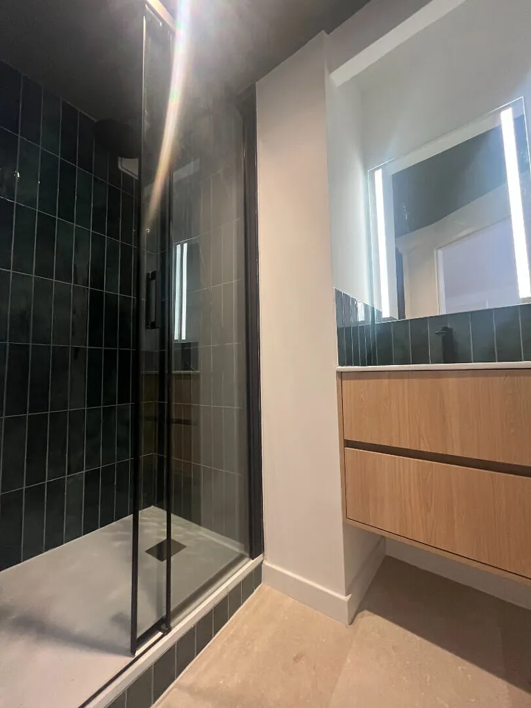 Bathrooms - Refurbished 3-Bedroom Flat in Esquirol/Capitole