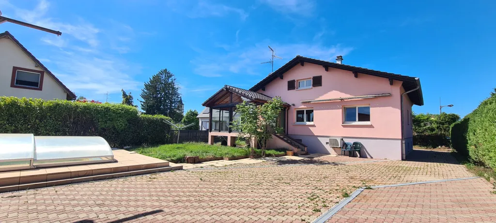 Exterior - Spacious Ground Floor House with Pool in Hombourg