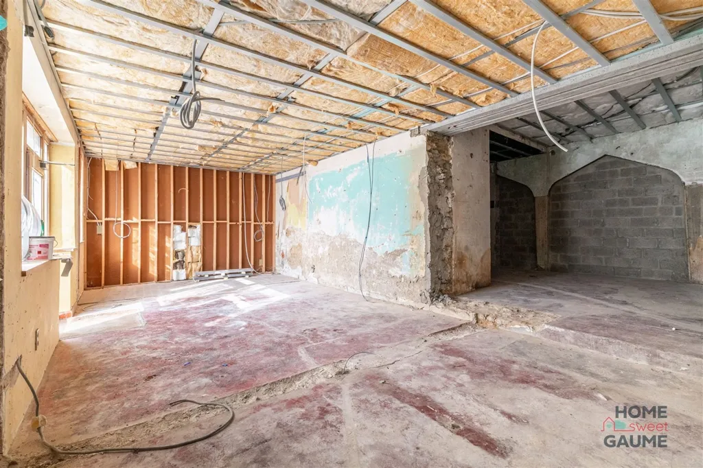 Pièces - Immeuble Mixte avec Espace Commercial à Saint-Mard