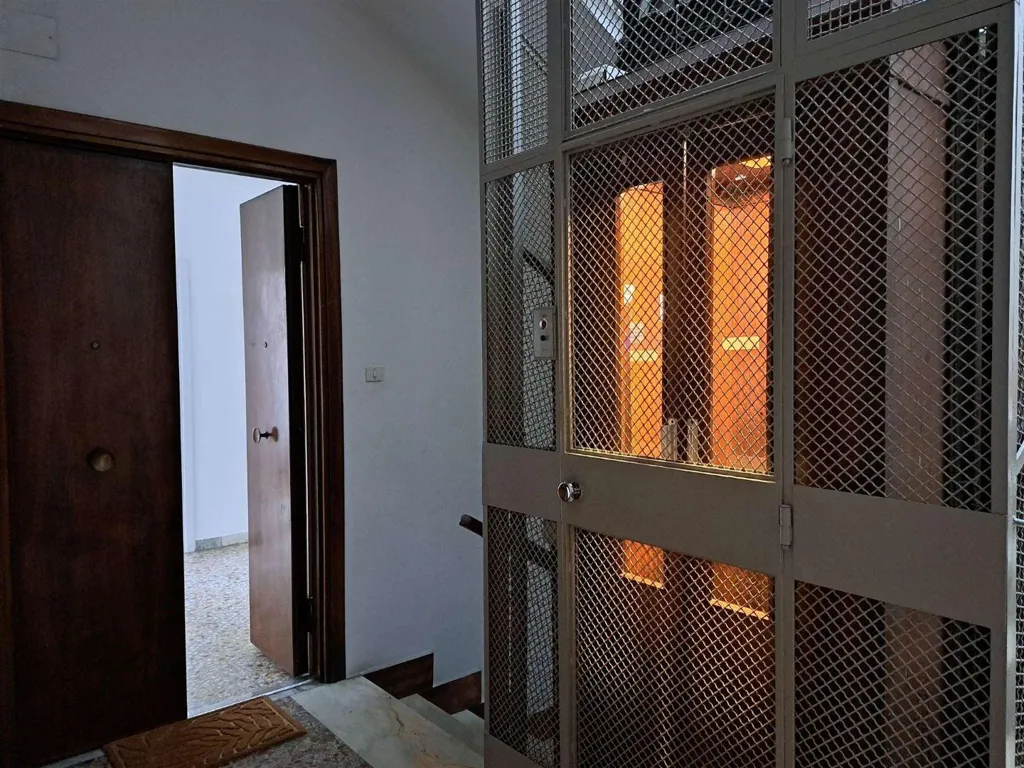 Pièces - 4-Bed Apartment with Balcony in Florence