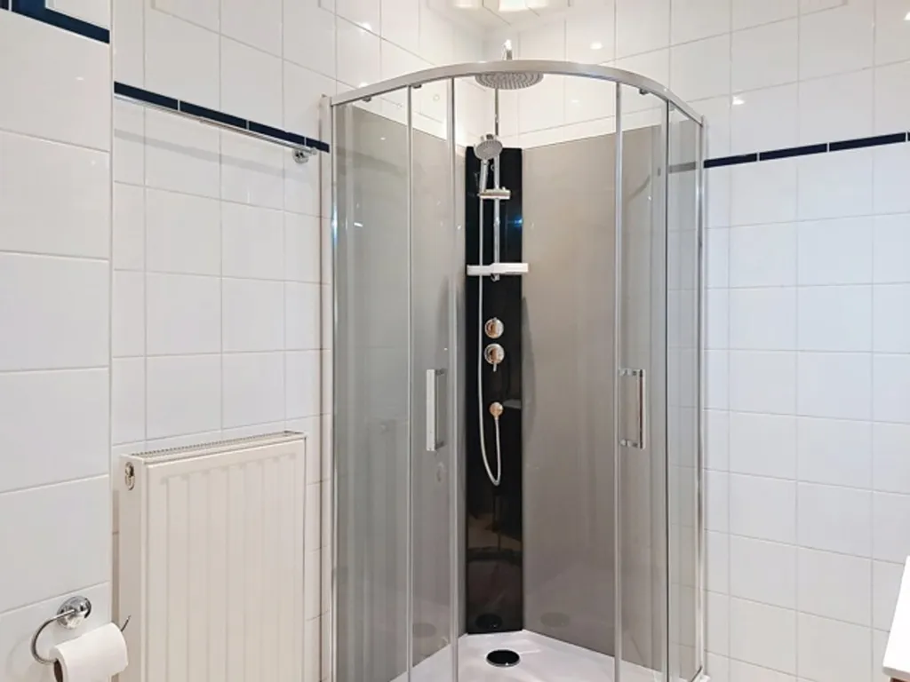 Salles de bain - Appartement rez-de-chaussée avec terrasse à Sterrebeek