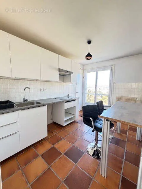 Cuisine - Appartement F4 avec Balcon à Firminy