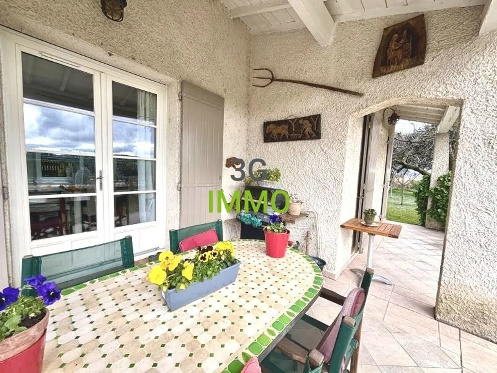 Terrace - Provençal Style House with Pool in Uzès