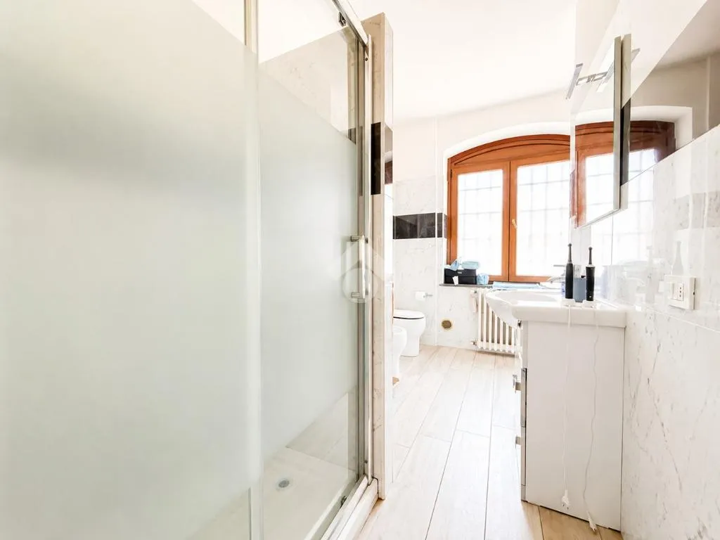 Bathrooms - Modernised Two-Bedroom in Palazzo Pignano