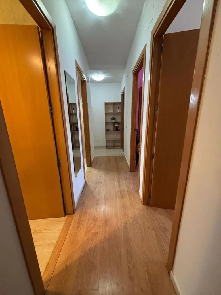 Esik - Spacious Flat in Tivissa with Parking