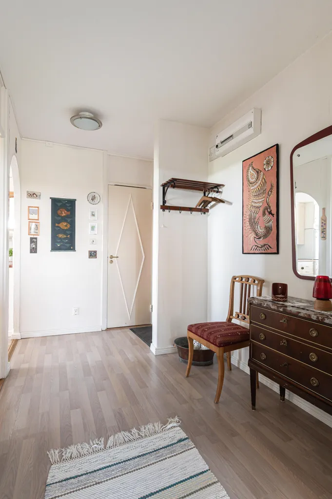 Esik - Apartment with Balcony View in Popular Area