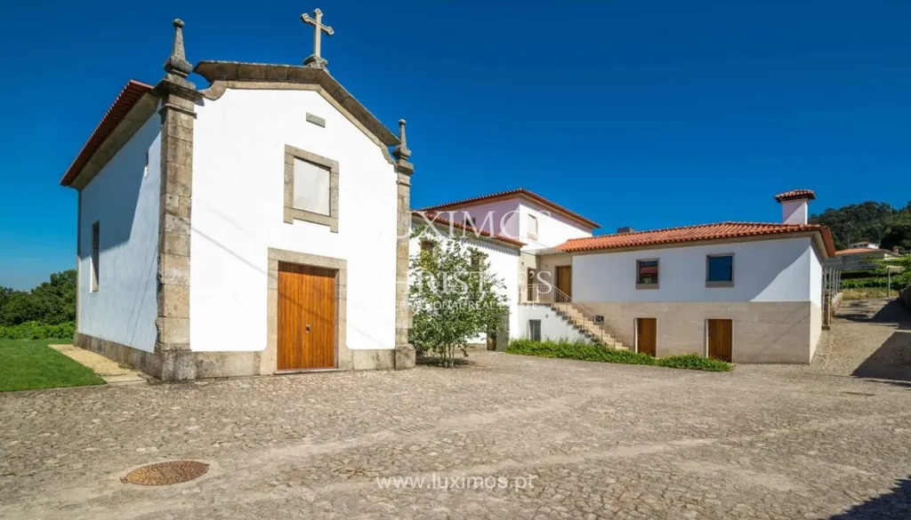 Välivaade - Secular Solar with Historic Features in Santo Tirso