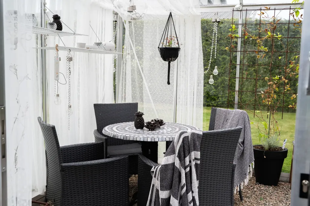Terrass - Contemporary Villa with Rooftop Terrace in Bråstorp