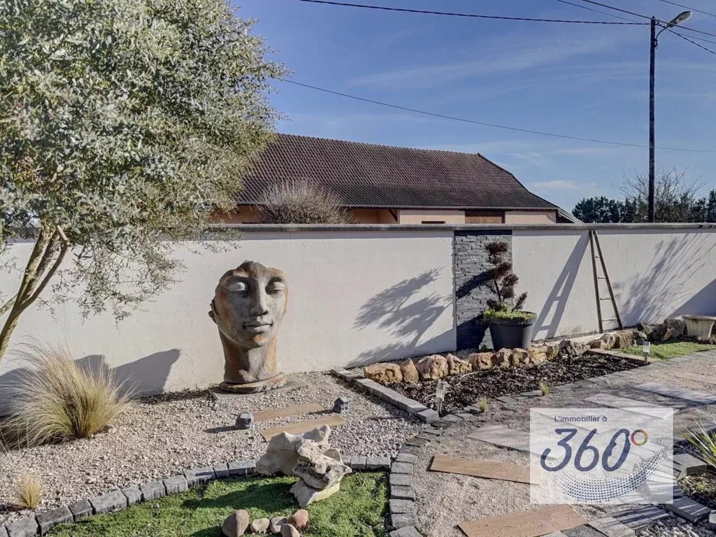 Aed - Renovated Farmhouse with Pool in Louhans