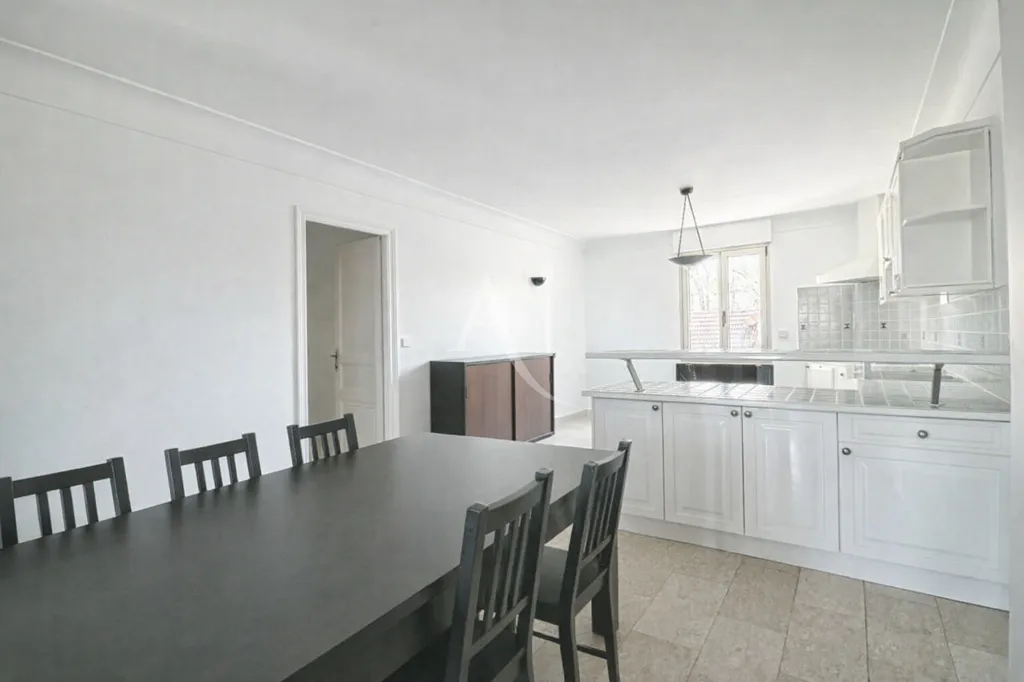 Söögituba - Duplex Flat with Mezzanine in Antony