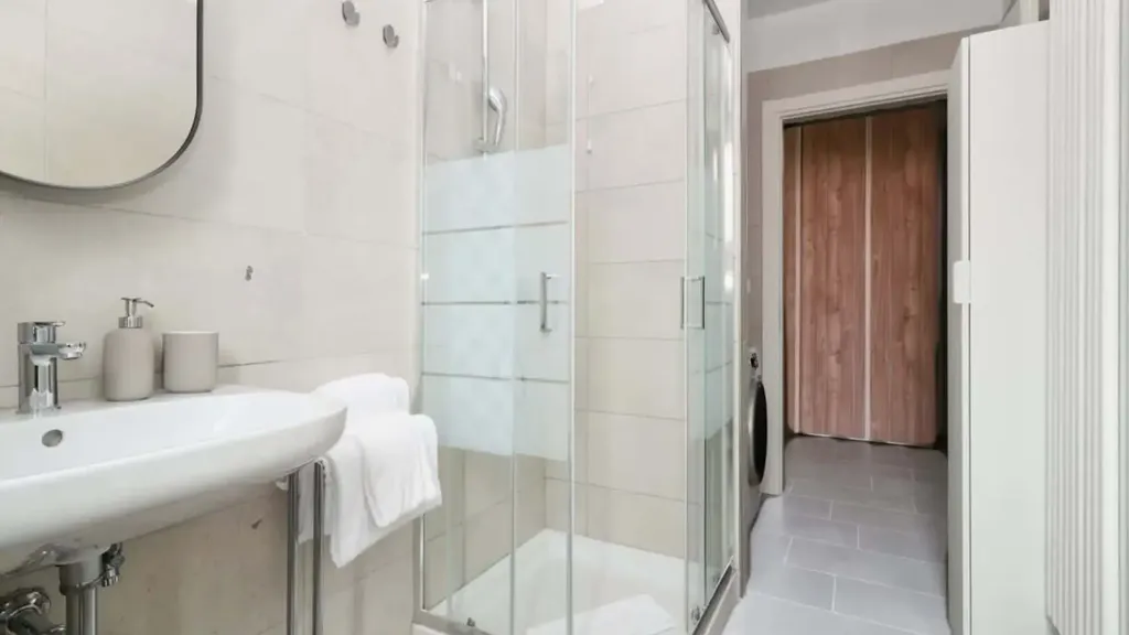 Salles de bain - Armed Studio with Balcony in Milan