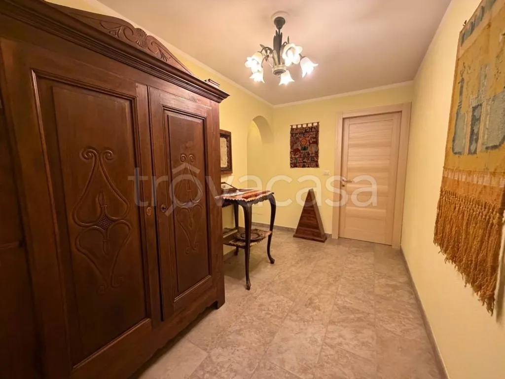 hallway_entrance