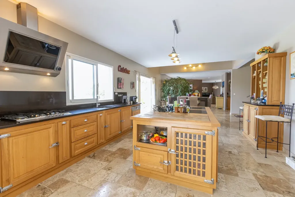 Cuisine - Maison Contemporaine avec Piscine au Nord de Pau