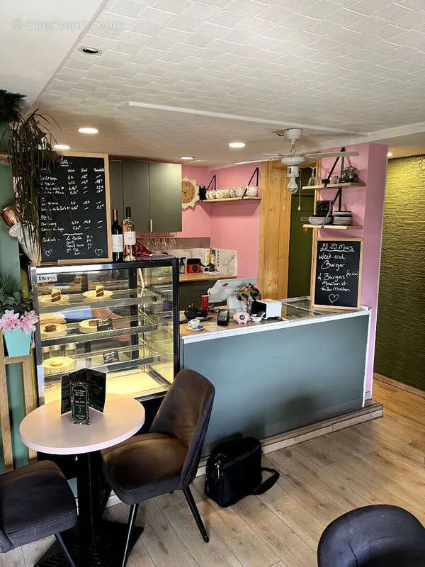 Pièces - Salon de Thé avec Licence IV en Zone Touristique