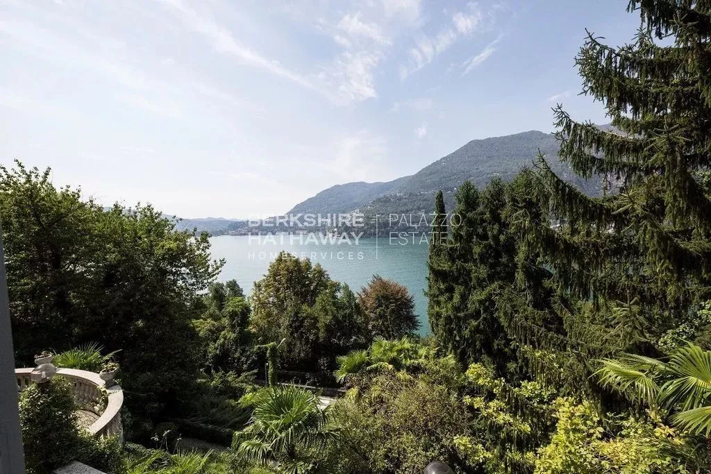 Aed - Luxury Villa with Lake View in Dizzasco