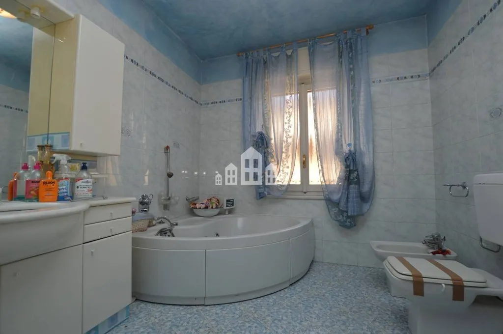 Salles de bain - Historic Building with Central Location in Rivara