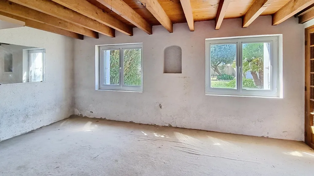 Stanze - House with Divisible Land in La Jarne
