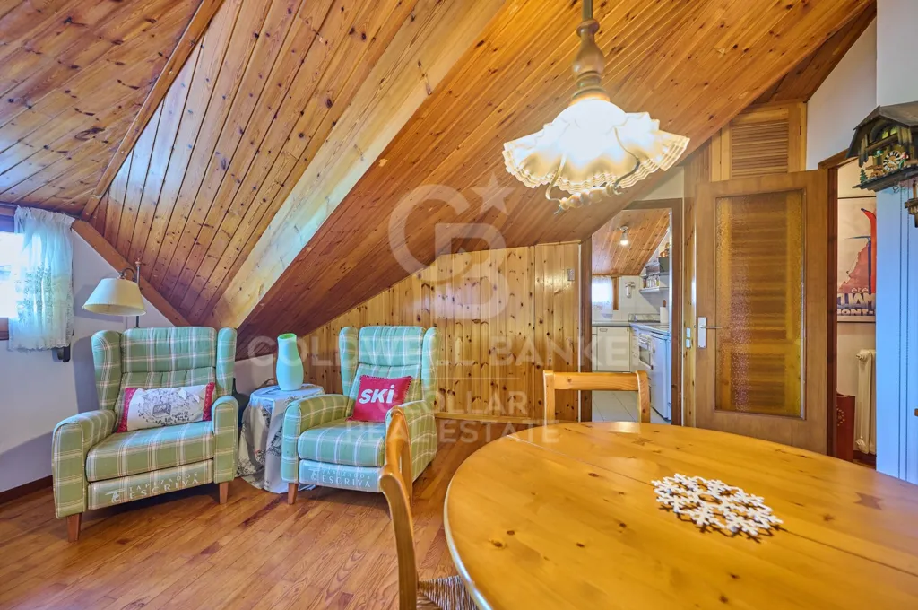 Söögituba - Penthouse with Ascender in Puigcerdà