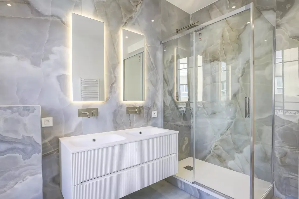 Bathrooms - Renovated 5-Piece Apartment with View in Nice