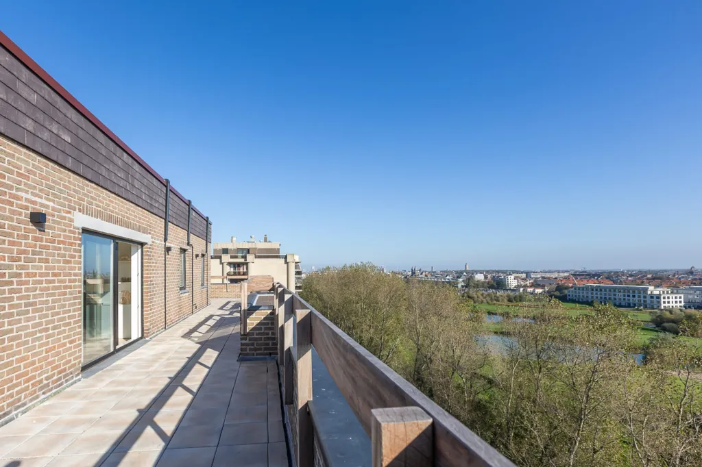 Balcon - Penthouse Rénové avec Terrasse à Ostende