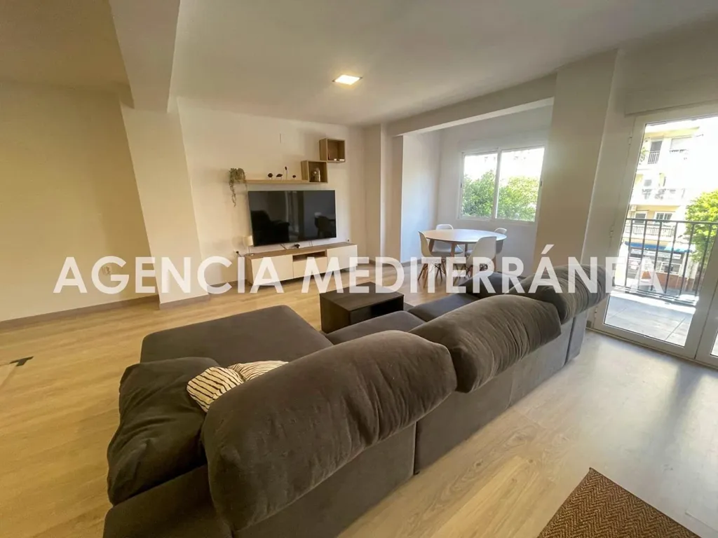 Elutuba - Luxury Apartment with Balcony in Valencia