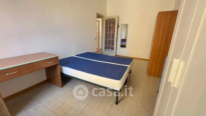Chambres - Four-Bedroom Apartment with High Ceilings in Parma