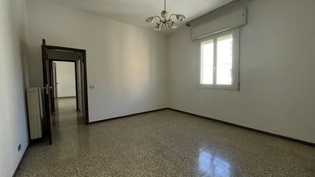 Pièces - Spacious Apartment with Balcony in Modena