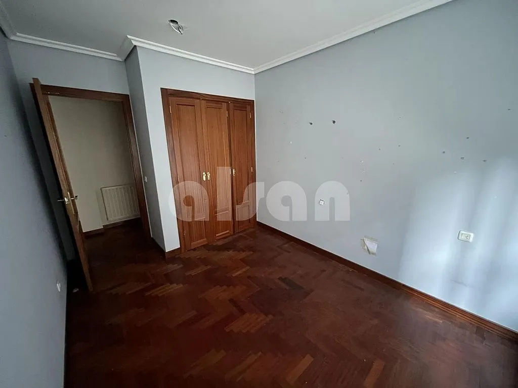 Pièces - Apartment with Large Windows in Vigo