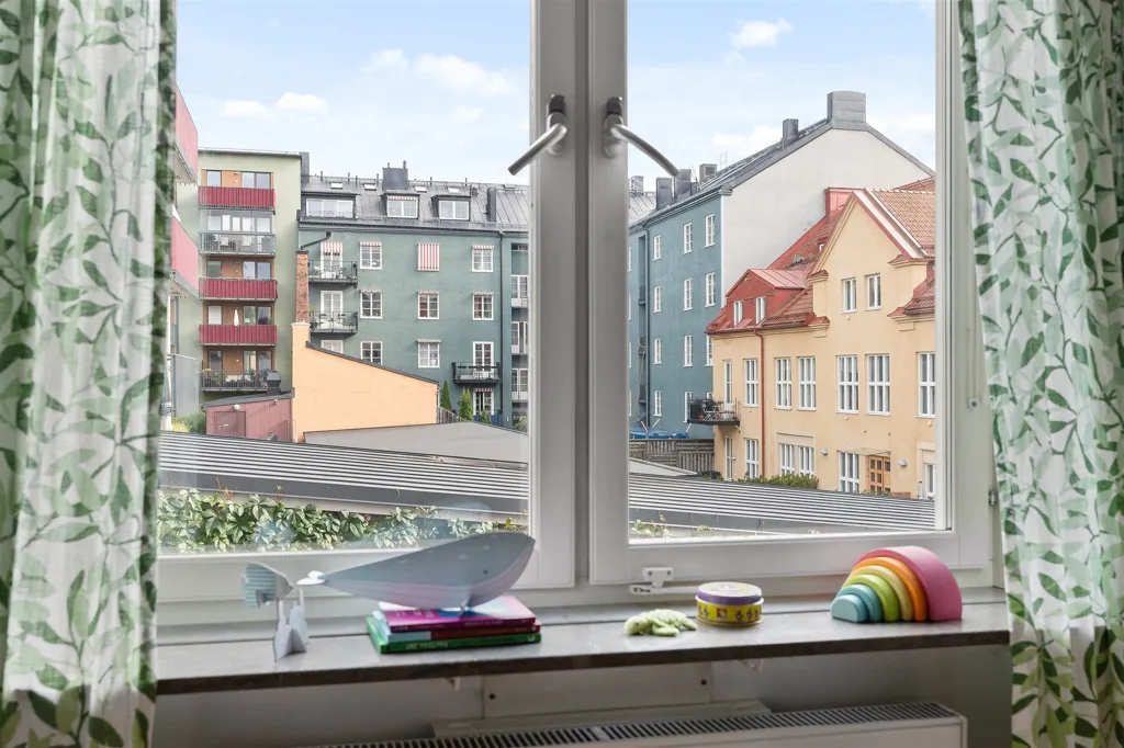 Balcon - Apartment with West-Facing Balcony in Central Sundbyberg