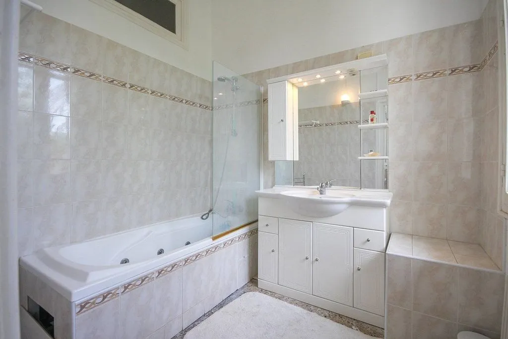 Vannitoad - Luxury Villa with Sea View in Saint-Raphaël