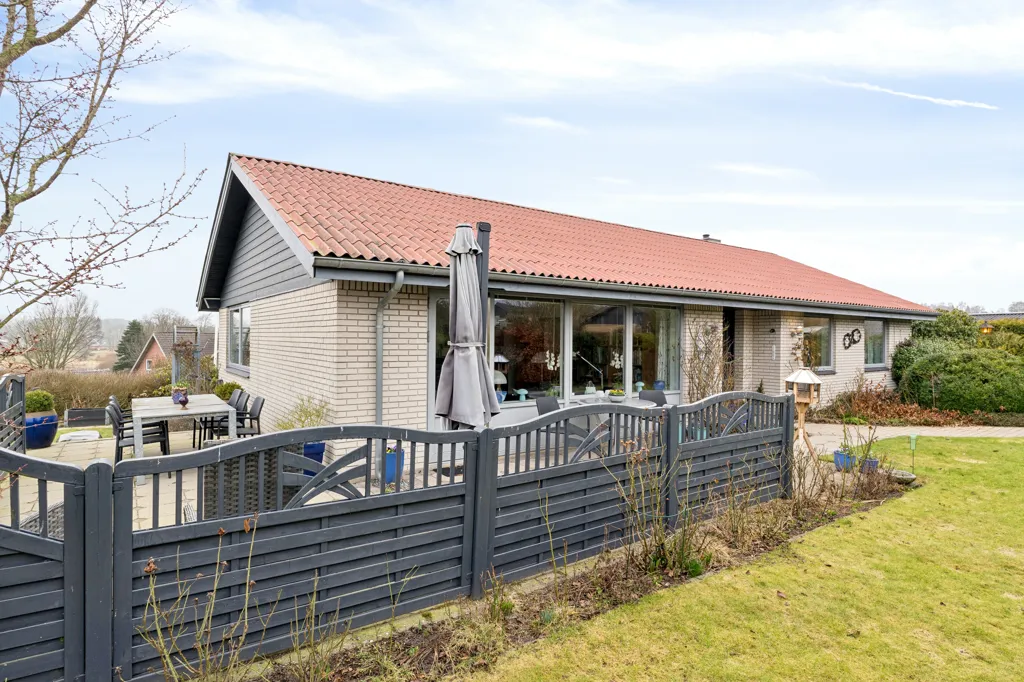 Esterno - Estate Villa with Lake View in Rødding