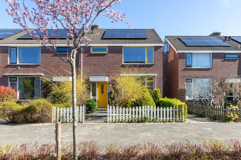 Välivaade - End-Terrace House with Garden in Gouda