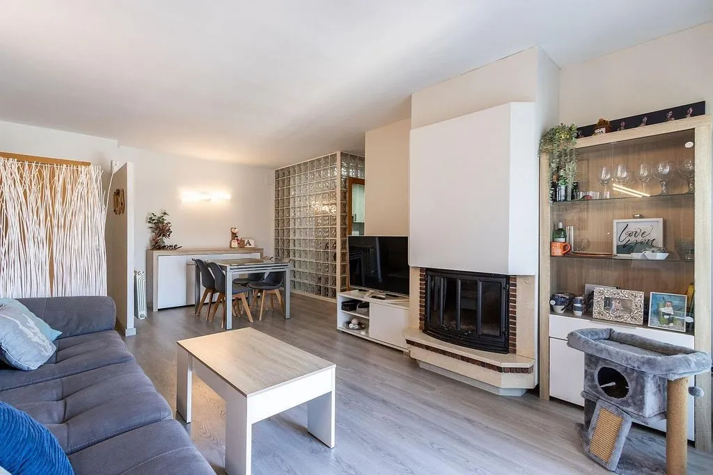 Reformed Apartment with Terrace in Polinyà