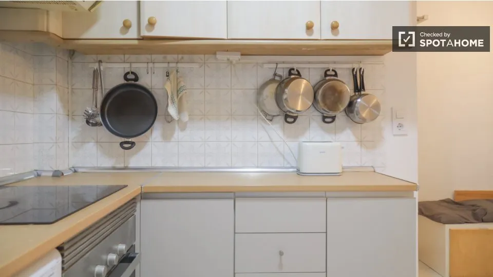 Kitchen - Private Room in Opañel, Madrid