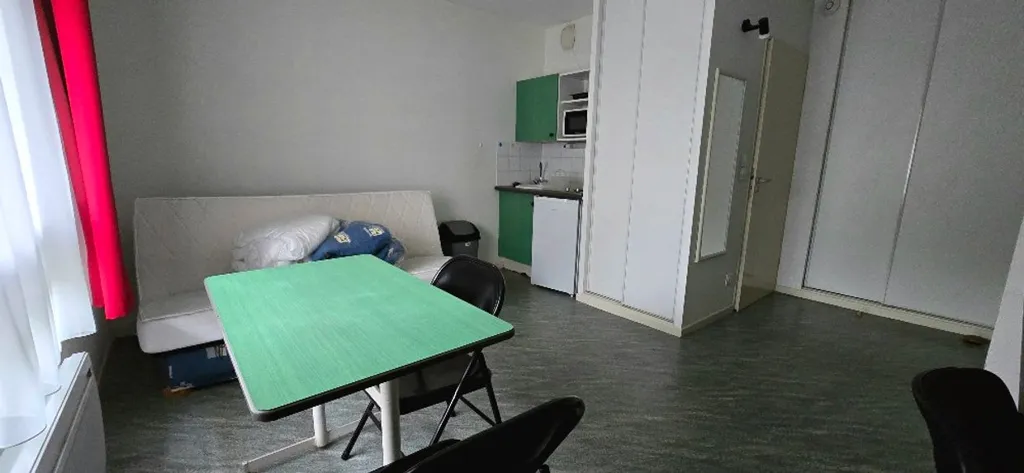 Kitchen - Studio in Student Quarter with Amenities