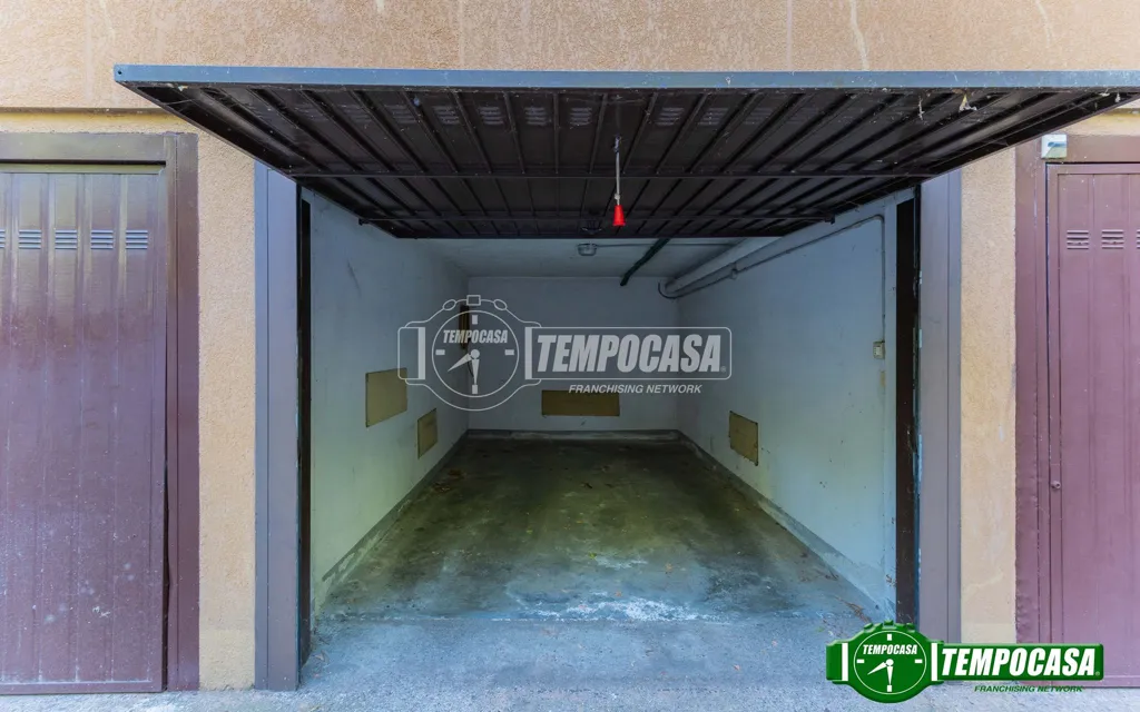 Garage - Trilocale with Balcony in Mesero