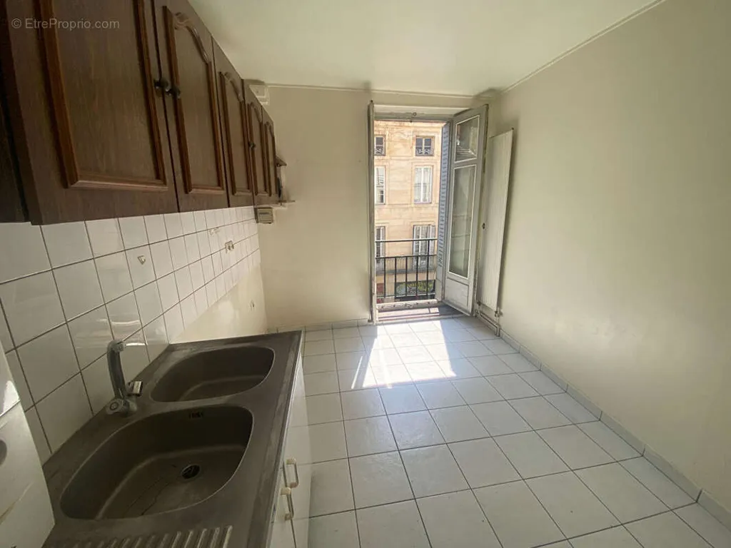 Cuisine - Appartement à Rénover avec Balcon à Dijon