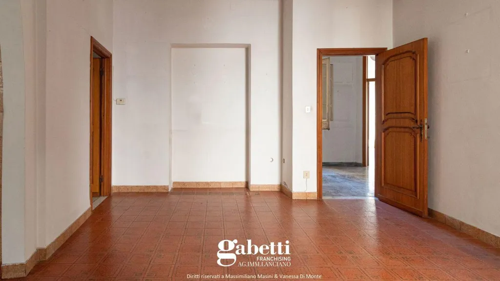 Esik - Historic Apartment with Balcony in Lanciano