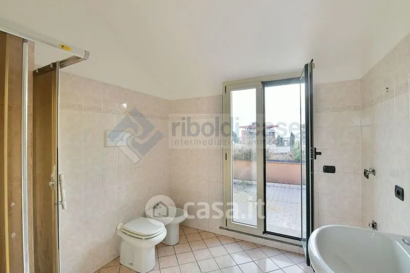 Vannitoad - Four-Room Apartment with Balconies in Mariano Comense